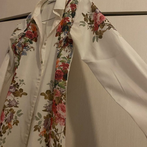Floral women's shirt size S like new