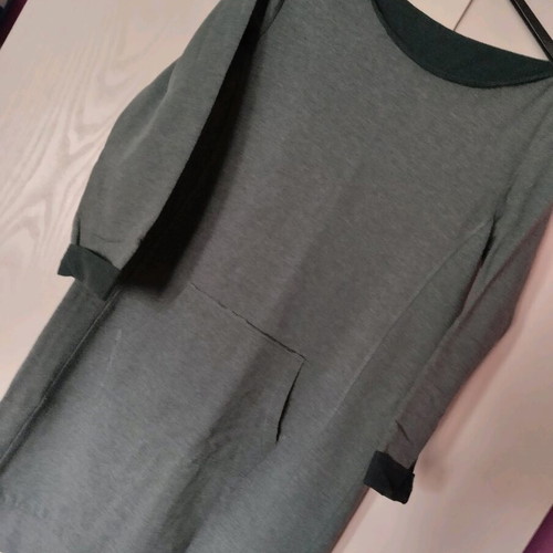 Sweatshirt dress like new, size M with pockets