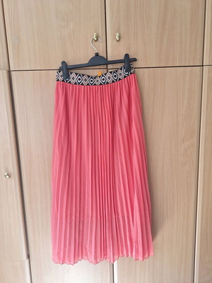 Coral pleated skirt used, size M/L, red and pink