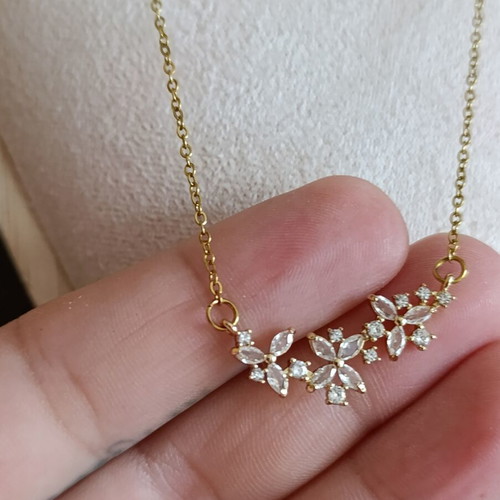 Women's gold necklace made of stainless steel with zircon, like new