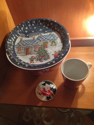 Christmas decoration and serving set lot of 4 pieces like new