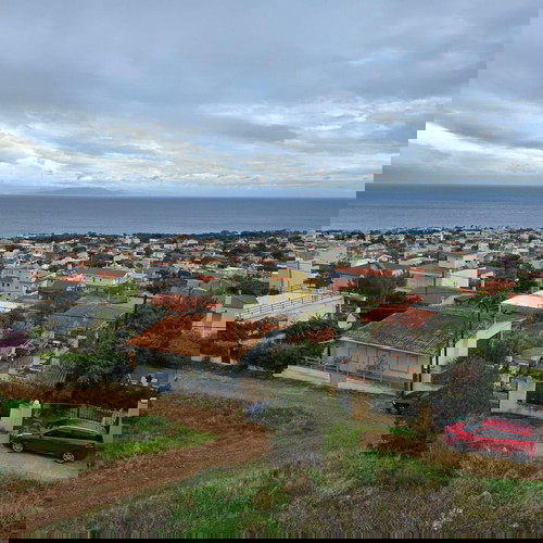 Επιπλωμένο διαμέρισμα 2ου ορόφου σε μονοκατοικία 100τμ στην Αρτέμιδα με θέα θάλασσα