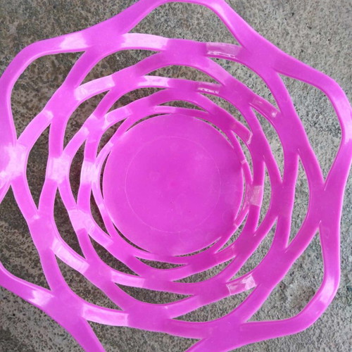 Fuchsia fruit bowl like new, ideal for fruits