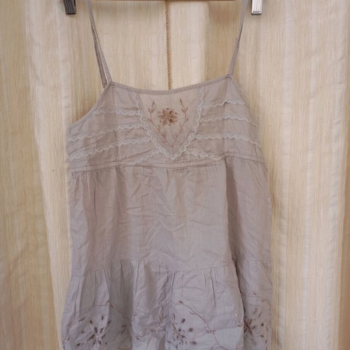 Bershka ranta top like new with designs, lightweight fabric, size L