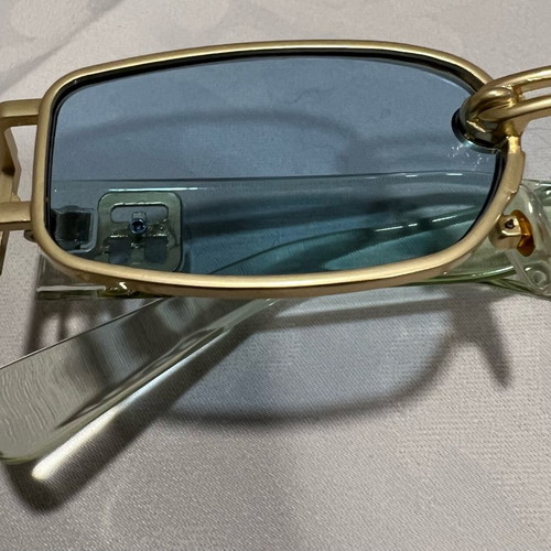 Men's sunglasses used with gold rectangular frame and blue lens