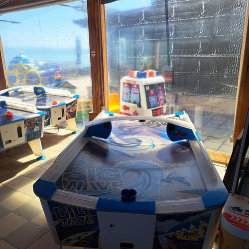 Ice Hockey Table Game like new with coin slot