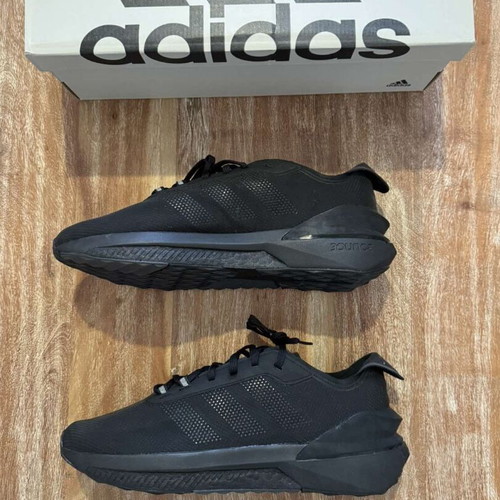Adidas Avryn sneakers new with tags, size 46.5, black