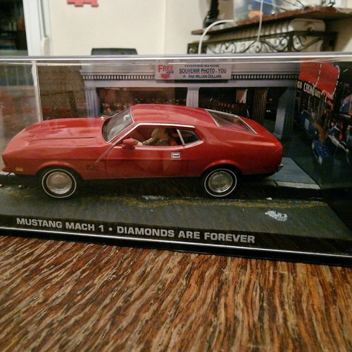 James Bond Mustang Mach 1 scale model used with magazine