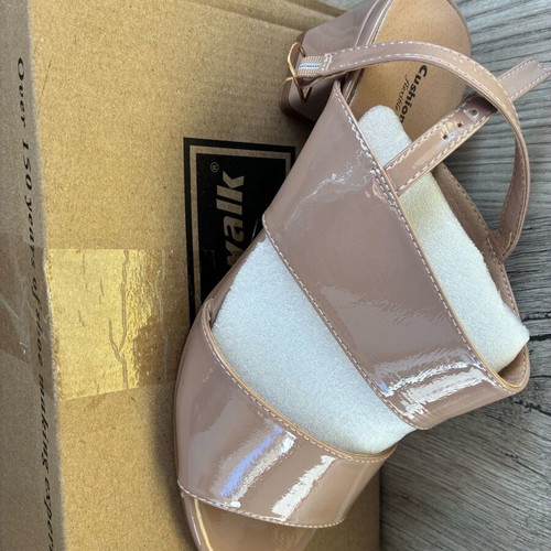 Women's rezanki new, size 42, beige heeled shoes