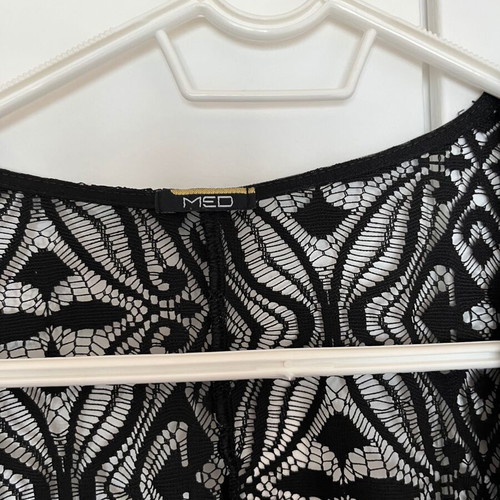 Med black kimono with fringes like new