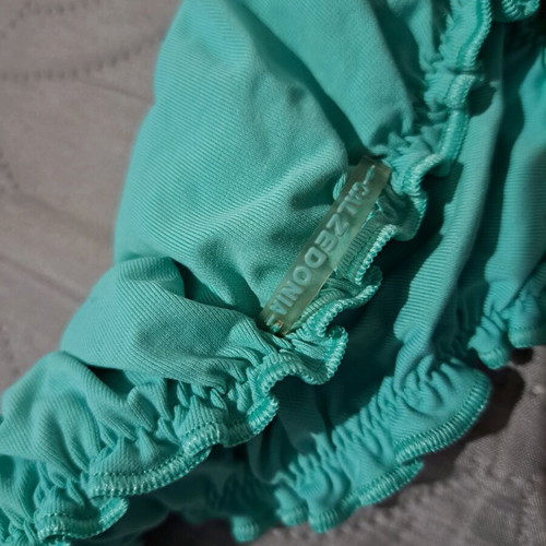 Bikini bottom turquoise like new with ruched and ruffles design