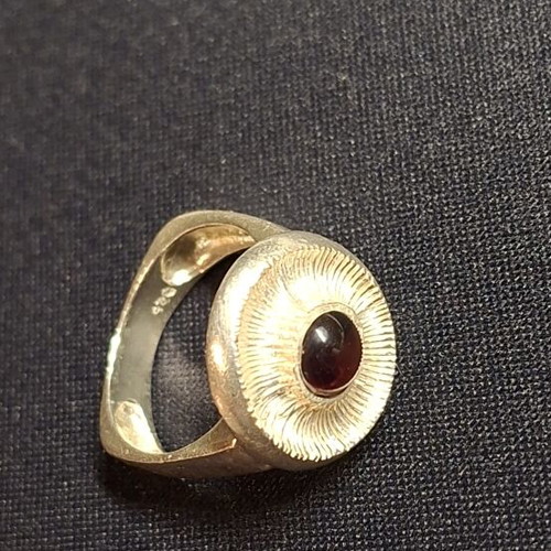 Silver ring with 925 stamp, like new
