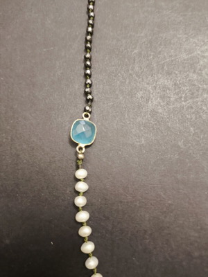 Long rosary necklace with semiprecious stones and gold-plated clasp