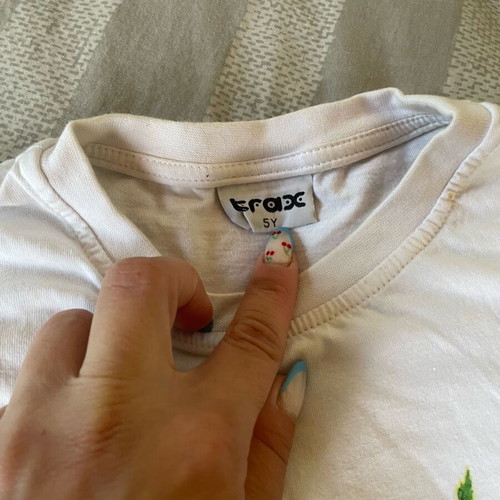 Set of two t shirts 4&5 Y like new, white