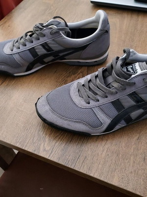 Tiger Onitsuka Ultimate men's athletic shoes 43.5 like new, gray