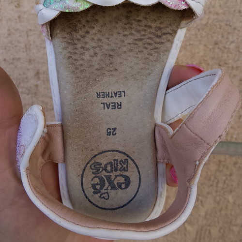 Exe kids leather sandals size 25 like new, white and pink