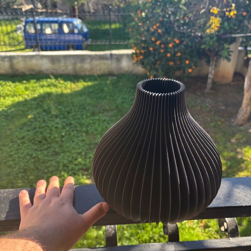 Decorative Vase Black like new, dimensions 22x22x22 cm