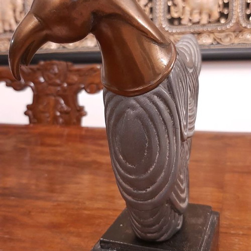 Decorative bird used with metal head and wooden base