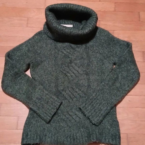 T.T Studio wool and mohair sweater size M like new, green