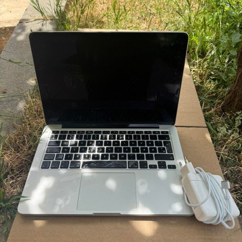 Apple MacBook Pro A1502 13.3" Retina σαν καινούργιο, η μπαταρία δεν λειτουργεί