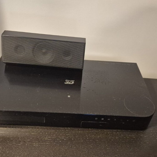 Samsung HT-H5550 Home Cinema 5.1 system like new with 3D Blu-ray player
