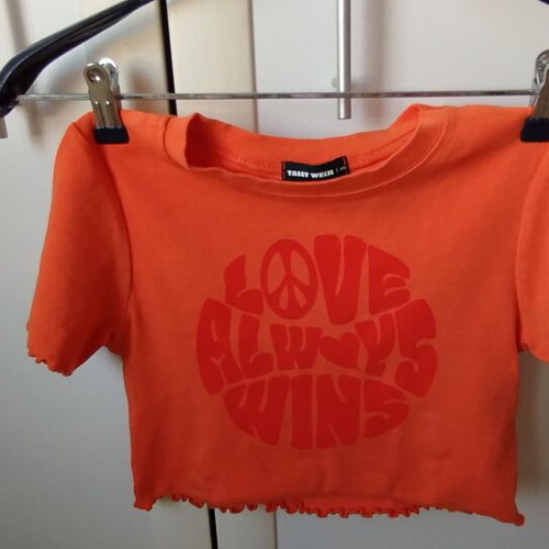 Orange crop top t-shirt size XS like new