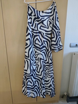 Official dress like new, white and blue, one size