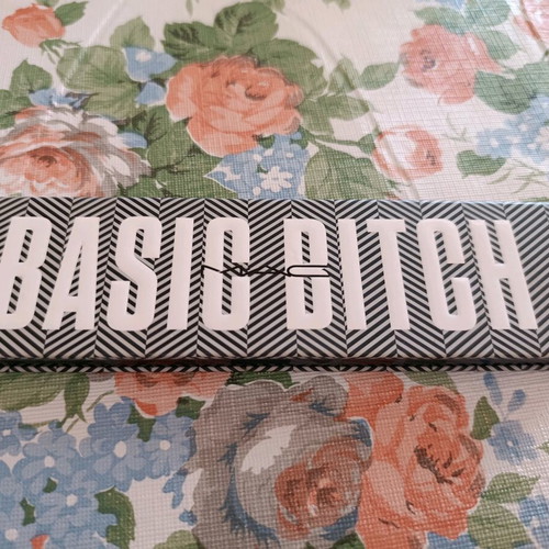MAC Basic Bitch Eyeshadow Palette limited edition like new