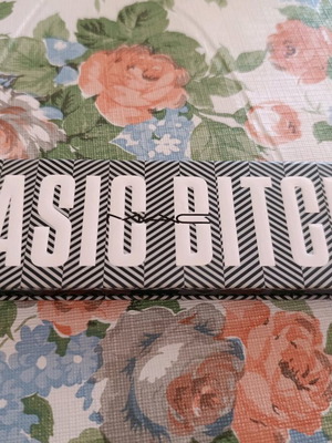 MAC Basic Bitch Eyeshadow Palette limited edition like new