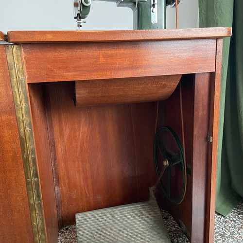 Necchi BU Serie Nova sewing machine used with wooden cabinet