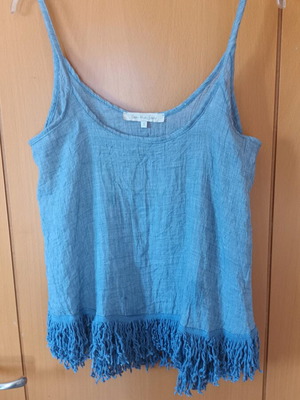Sleeveless blouse with fringes like new, blue, size M