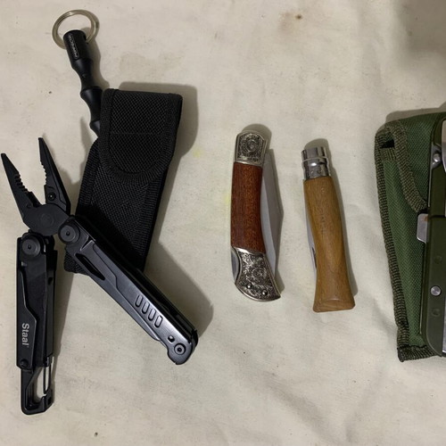 Staal multitool used with case and spare blades