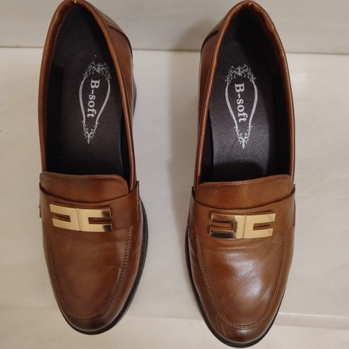 Brown shoes with buckle new, size 40