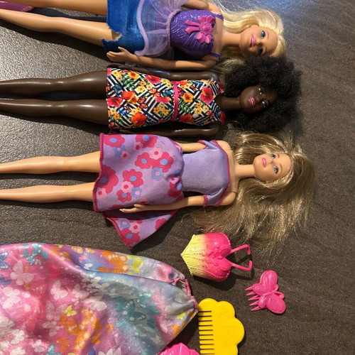 Barbie dolls set with mermaid and accessories