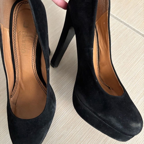 Black pumps used size 38 with some wear
