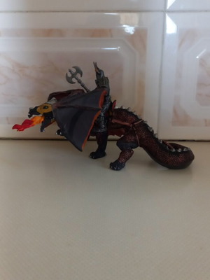 PAPO Collectible Dragon of Darkness Figure with Knight like new