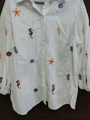 White cotton Shein shirt embroidered with seahorses size Medium like new