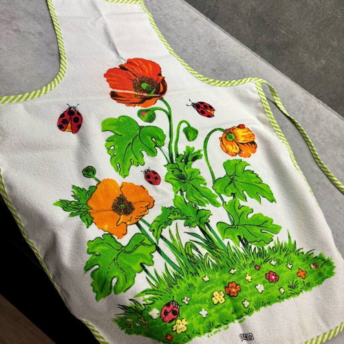 Kitchen apron like new with poppies