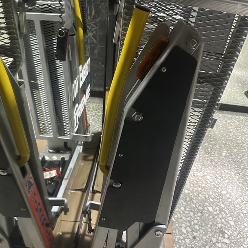 AMF-Bruns Electric Hydraulic Vehicle Ramp like new