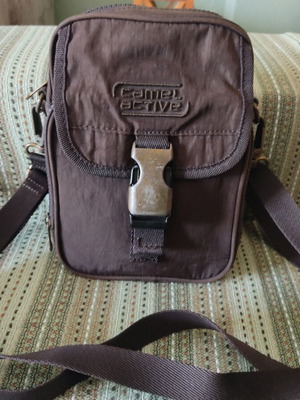 Τσαντάκι Camel Active μεταχειρισμένο, καφέ, αδιάβροχο ύφασμα, ρυθμιζόμενο λουρί