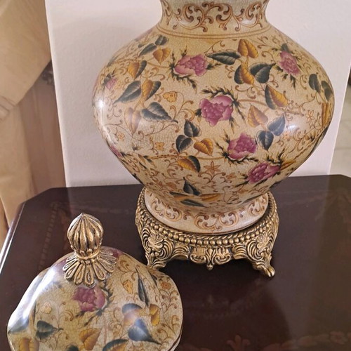 Decorative porcelain vase like new