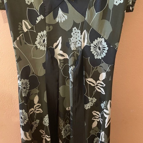 Twin-set dress with green, black and white shades
