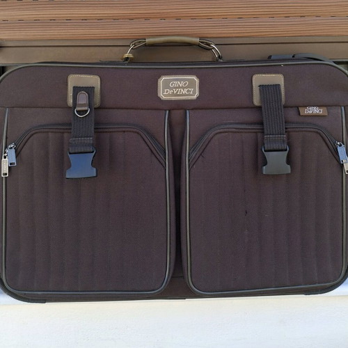Brown Gino De Vinci suitcase like new