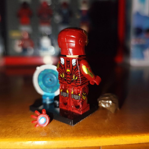 Iron Man MK 7 minifigure like new with accessories