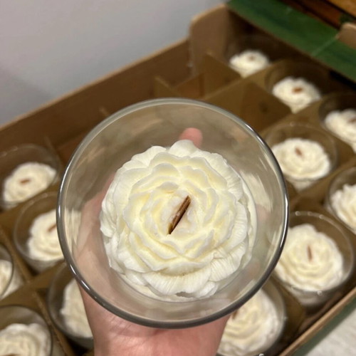 Soy candle with powder scent in glass cup new
