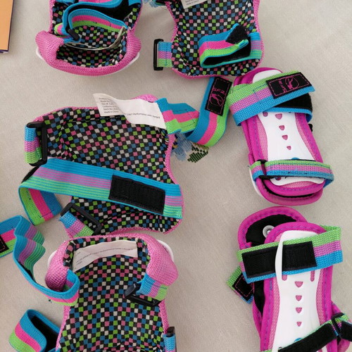 SFR Protective Set for Rollers and Skateboard like new, size Small