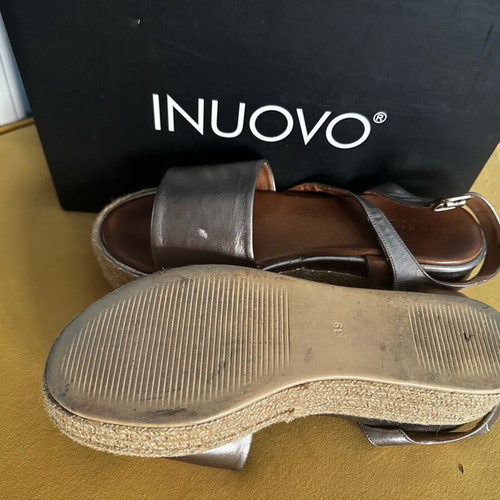 Inuovo women's platform sandals used, genuine leather, gold color, size 39