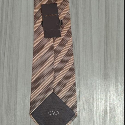 Valentino silk tie, 1.45 m length, 9.5 cm width