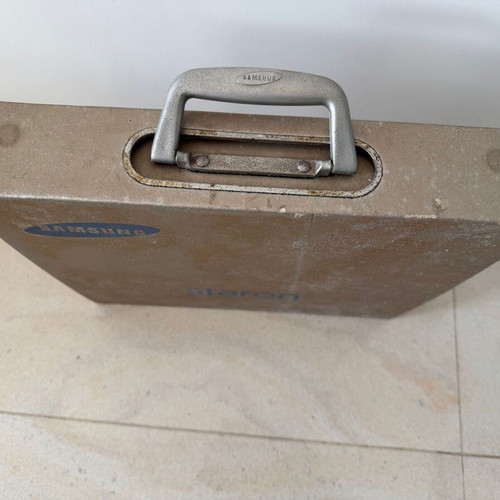 Staron Samsung suitcase with 60 samples like new