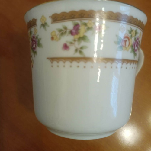 Set of 6 cups with saucers used